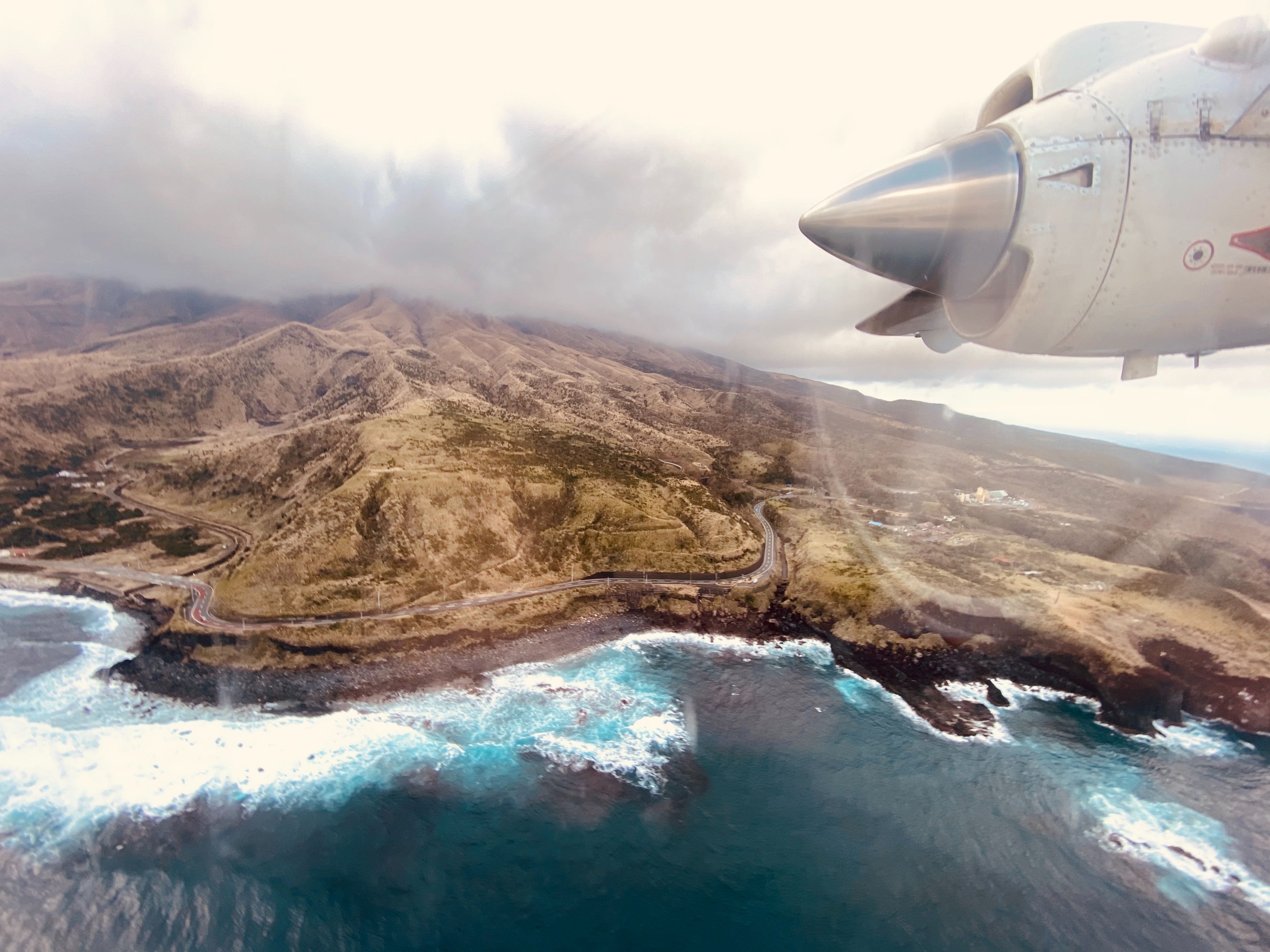三宅島ドリームプロジェクトに向かう飛行機が到着する寸前の写真｜bravesoft